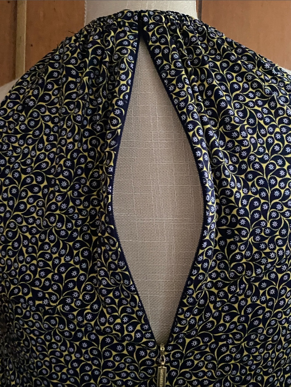Michael Kors Navy Yellow & White Chain Shoulder Knee Length Dress - Picture 6 of 16